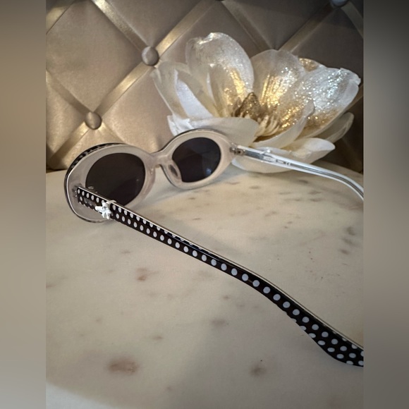 Moschino Teen Sunglasses AUTHENTIC (New) - Picture 6 of 7